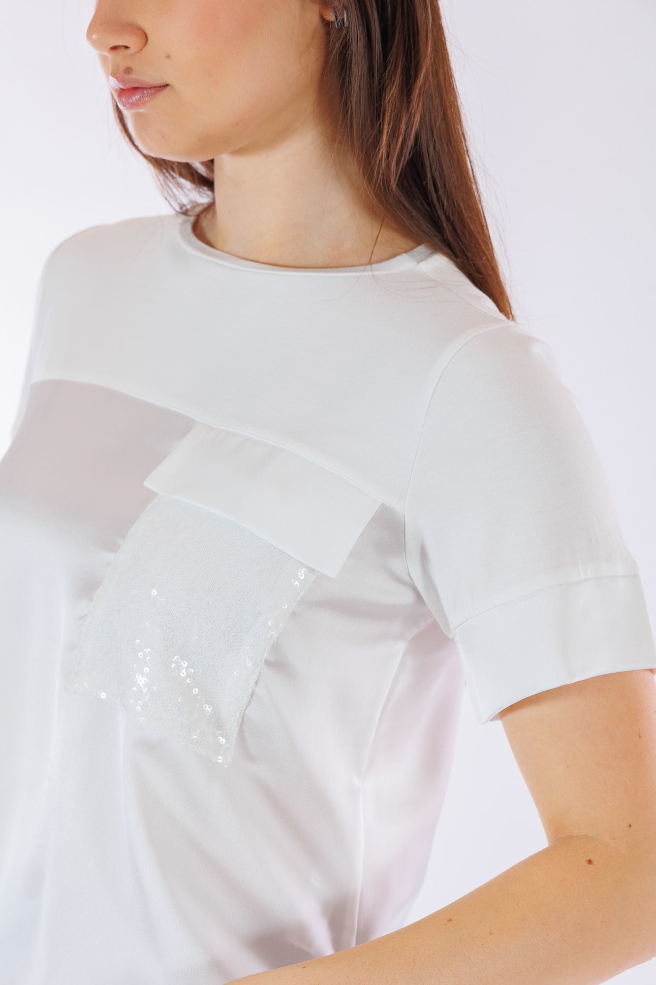 T-shirt raso, jersey e paillettes