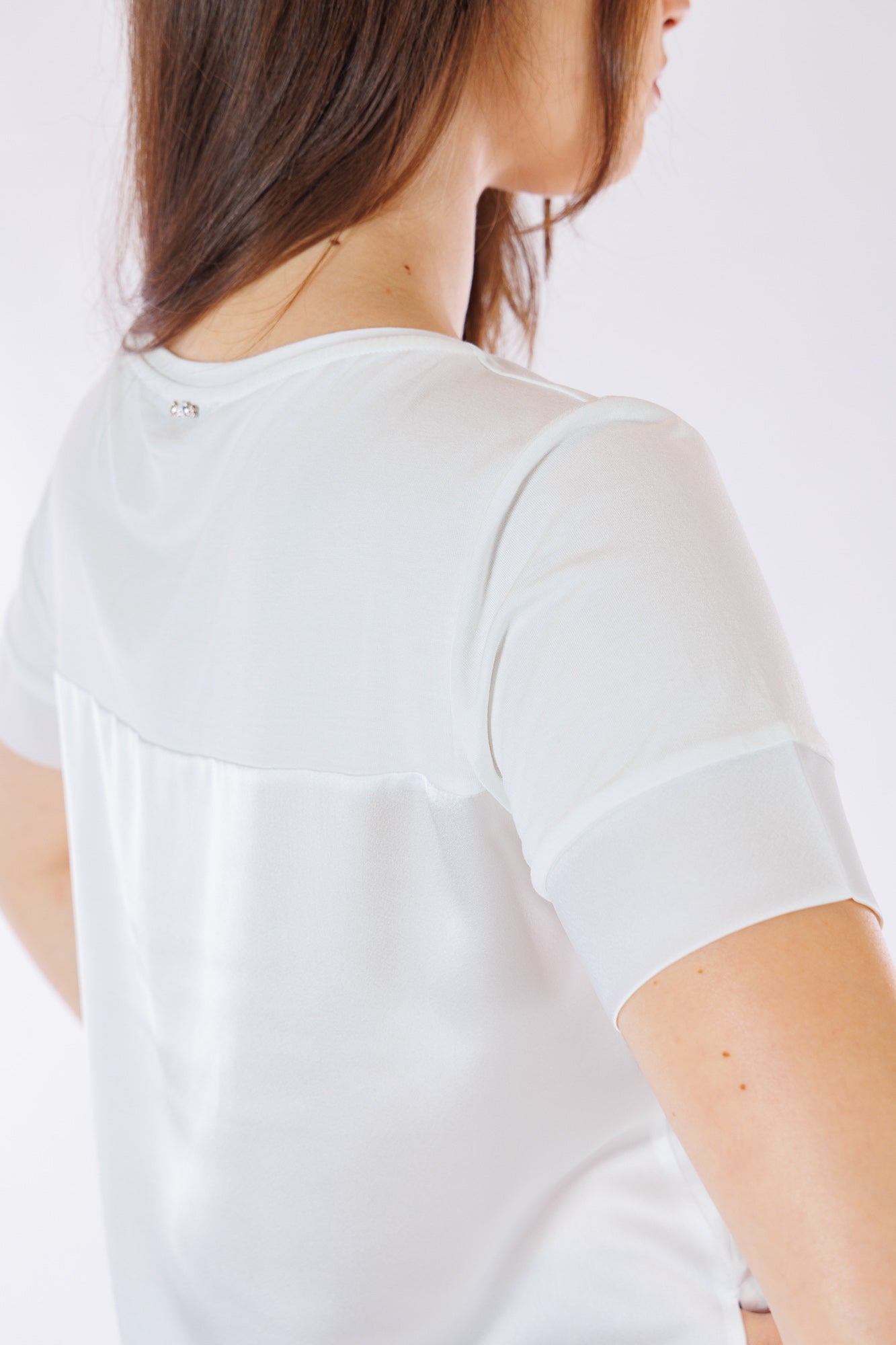 T-shirt raso, jersey e paillettes