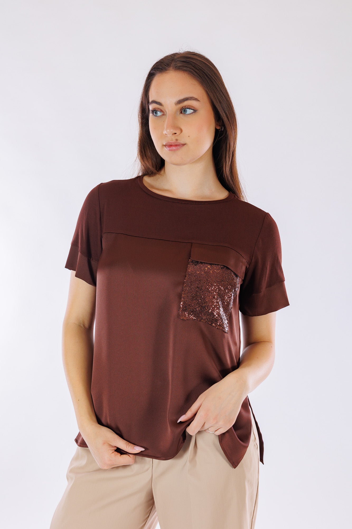 T-shirt raso, jersey e paillettes