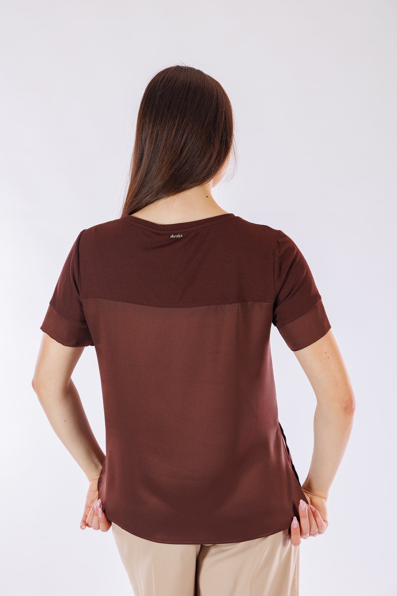 T-shirt raso, jersey e paillettes