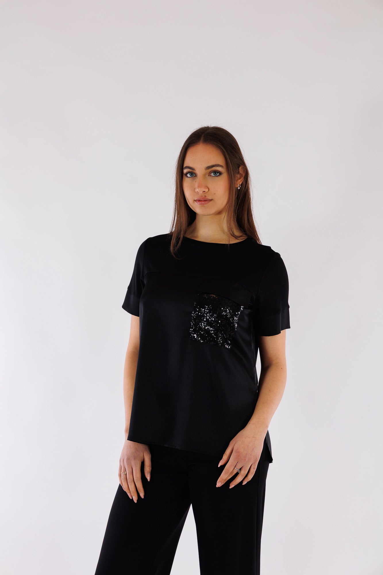 T-shirt raso, jersey e paillettes