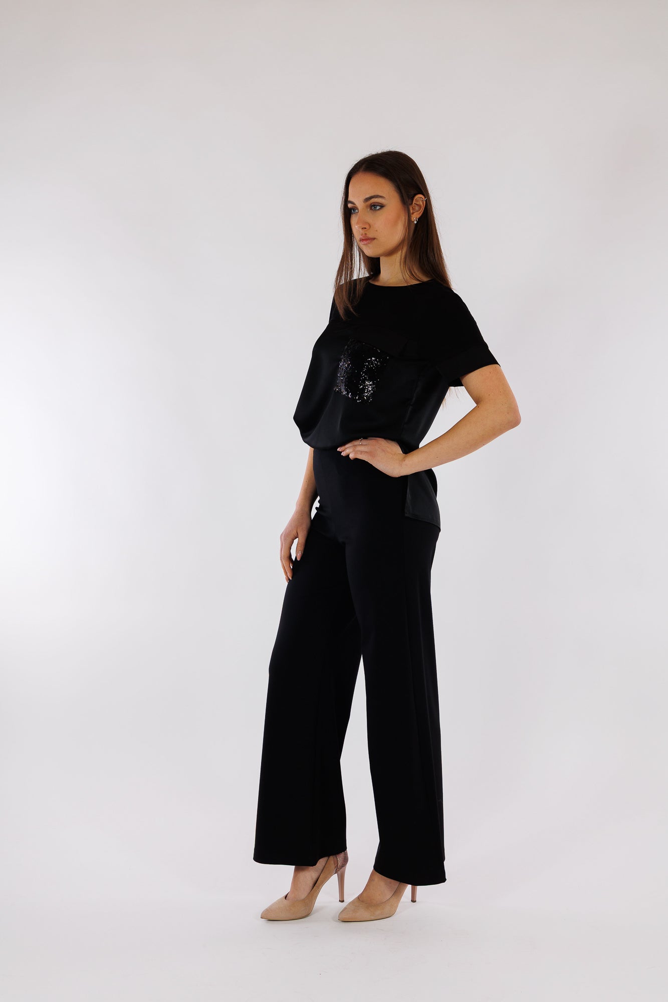 T-shirt raso, jersey e paillettes