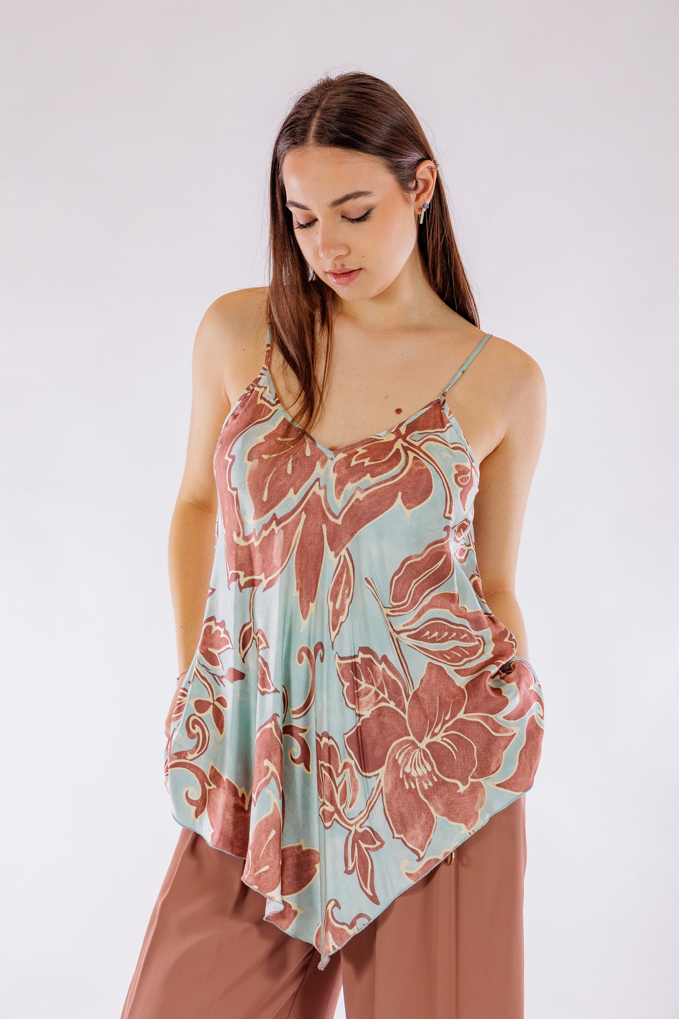 Top floreale raso
