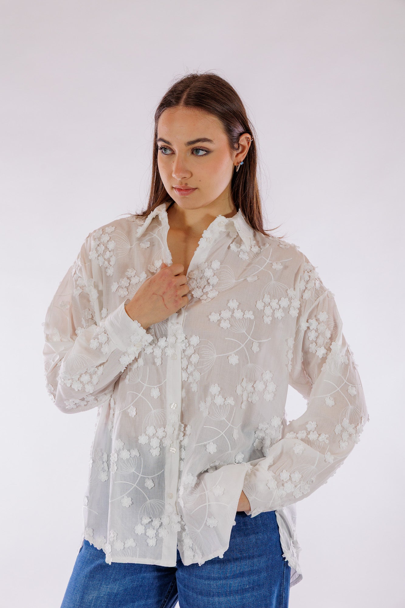 Camicia fiori ricamati