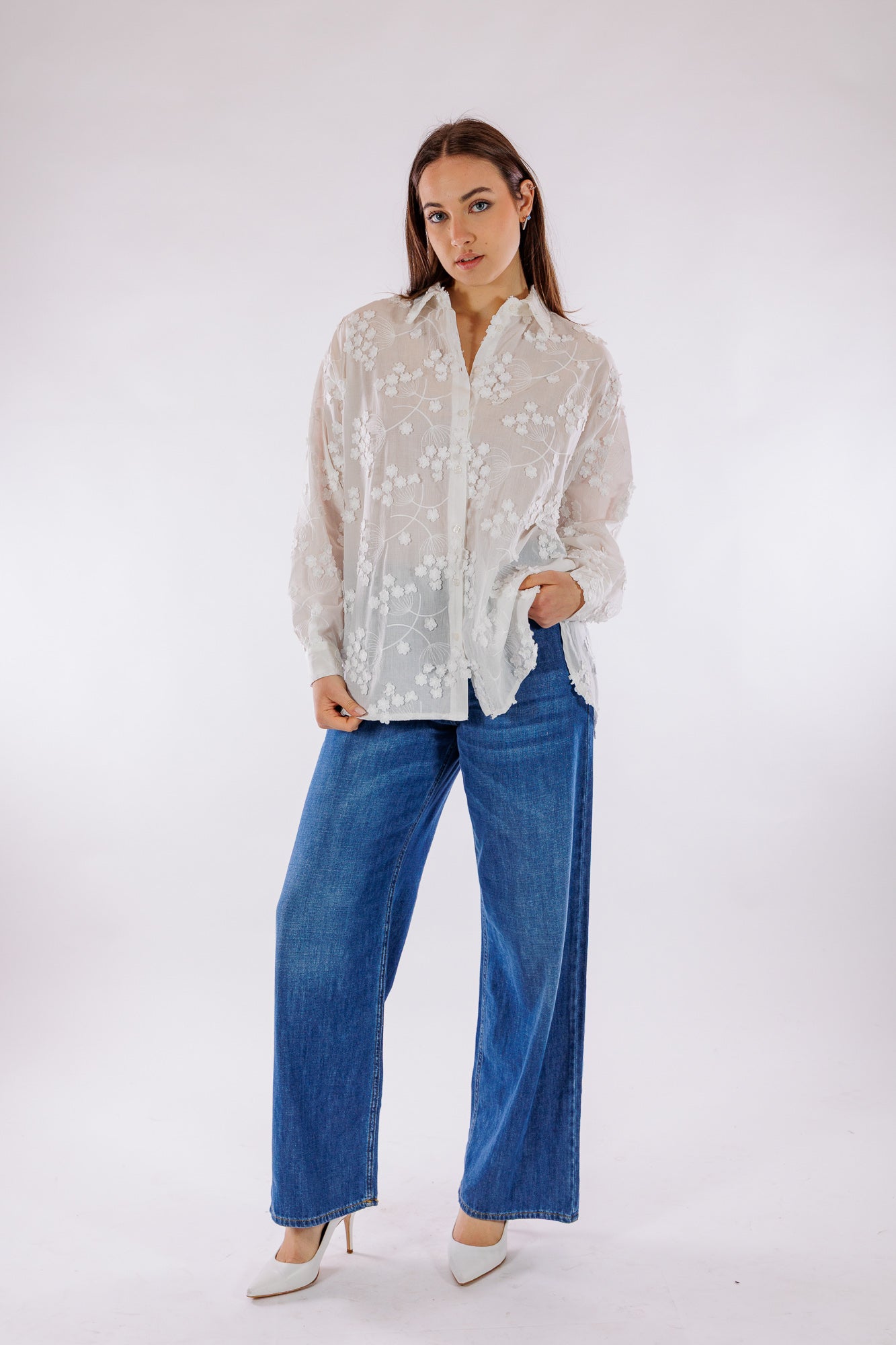 Camicia fiori ricamati