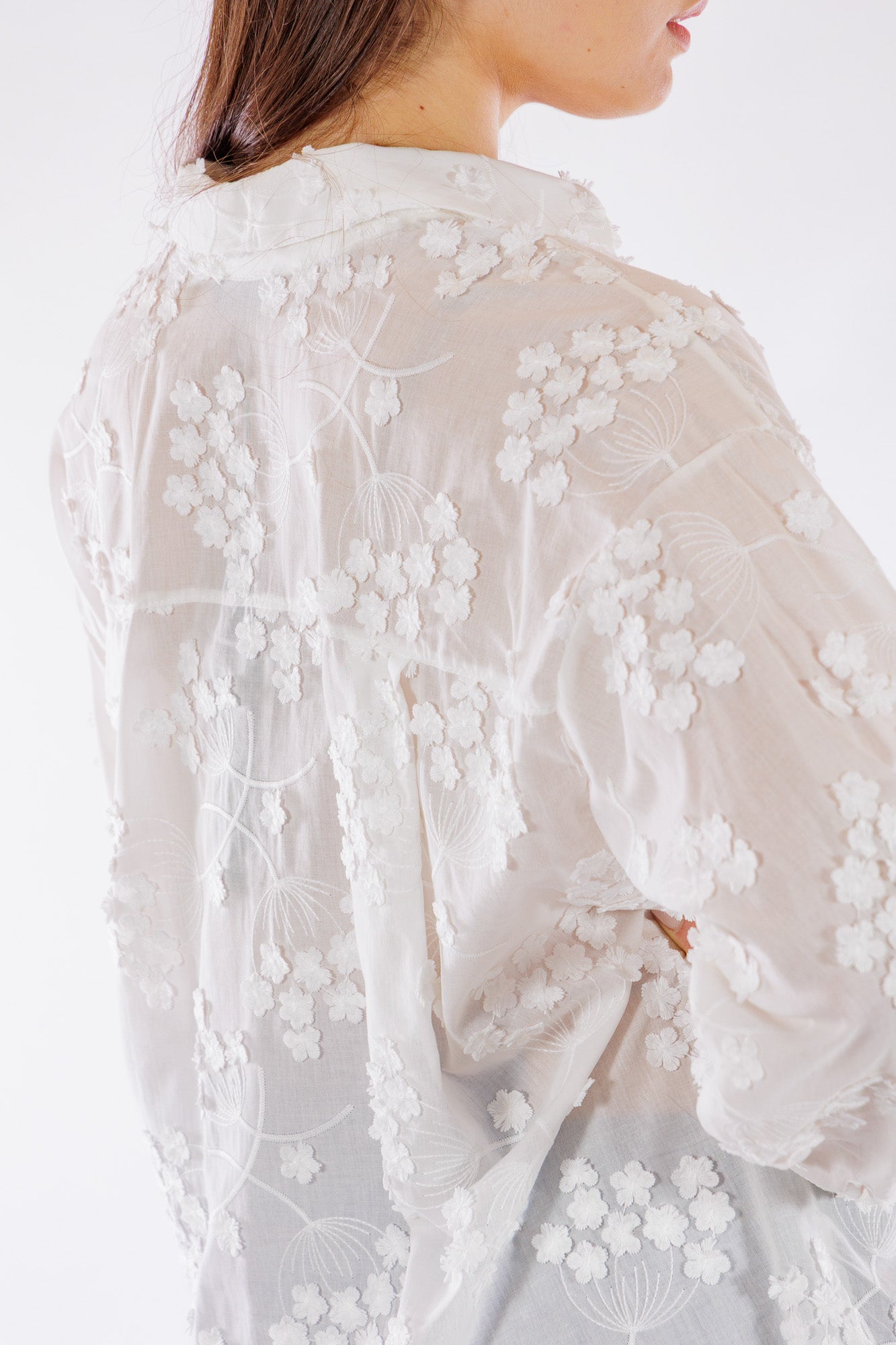 Camicia fiori ricamati
